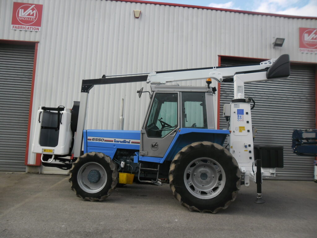 Nacelle élévatrice pour tracteur agricole FTJ 130